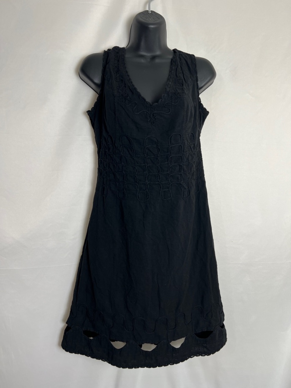 Black Sleeveless V-Neck Embroidered Dress - Picture 4 of 6